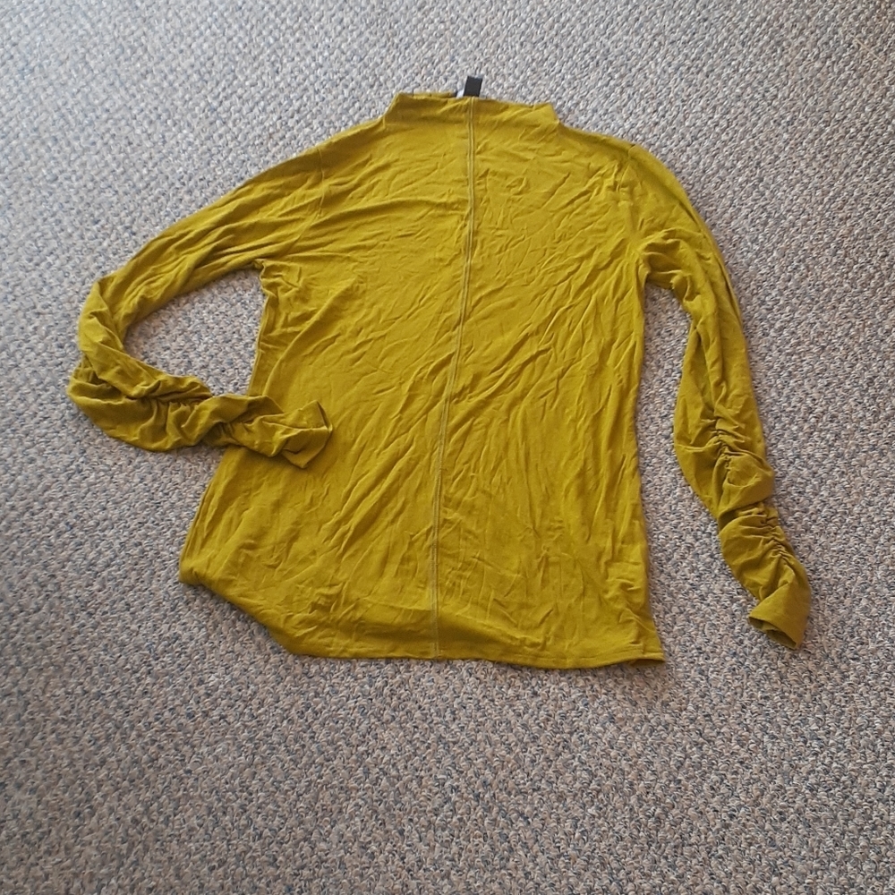 Simply Vera Vera Wang Mustard Mock Neck Top Size XS Ruched Sleeve Knit